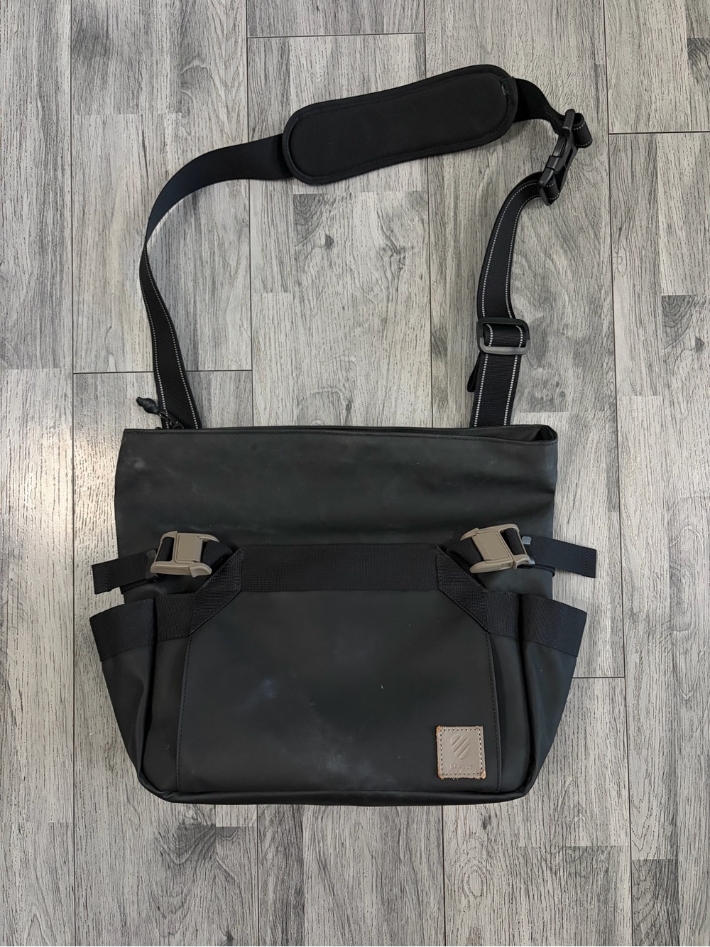 Langly Bravo Mirrorless Shoulder Bag